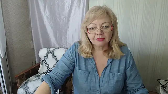 Snapshot of LavandaMay chatting on 04.29.26 LavandaMay online show from 04.29.26