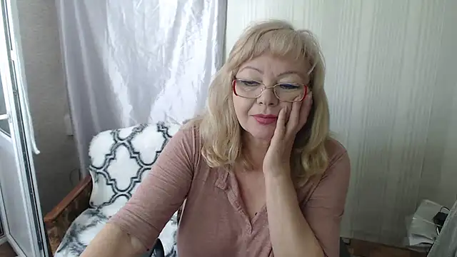 Snapshot of LavandaMay chatting on 04.30.26 LavandaMay online show from 04.30.26