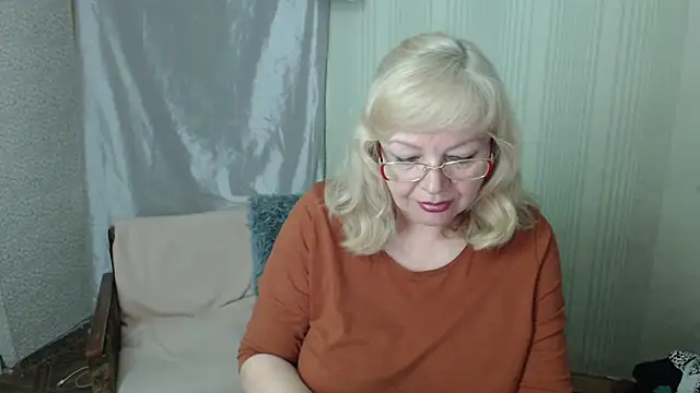 Snapshot of LavandaMay chatting on 05.15.26 LavandaMay online show from 05.15.26