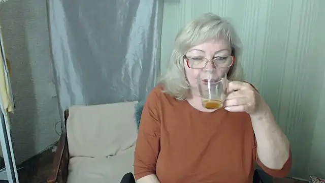 Snapshot of LavandaMay chatting on 05.23.26 LavandaMay online show from 05.23.26