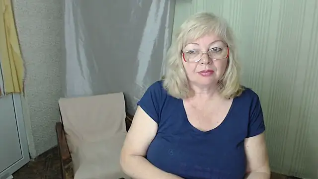 Snapshot of LavandaMay chatting on 05.27.26 LavandaMay online show from 05.27.26