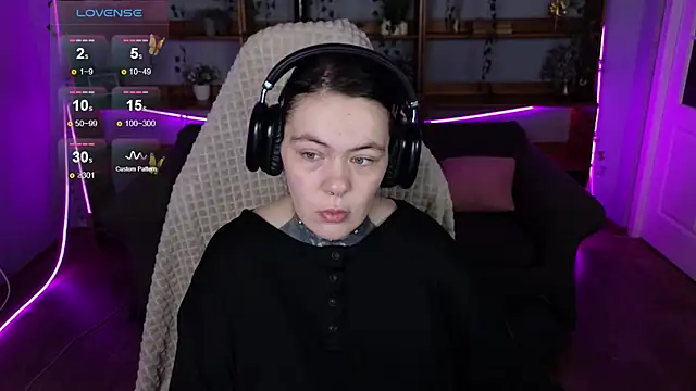 QwertyAnnie Lbo online show from 04.10.26