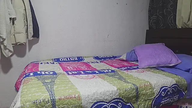 Snapshot of Alexander_2003Castro chatting on 04.11.26 Alexander 2003Castro online show from 04.11.26