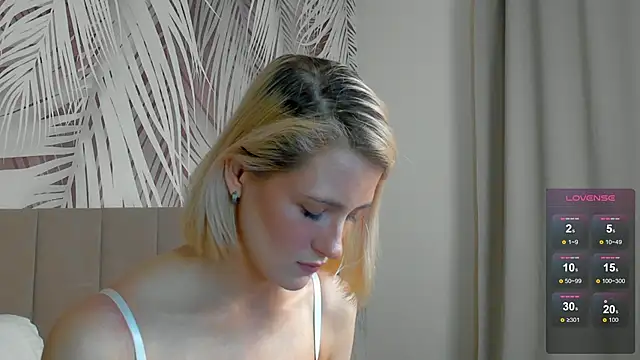 Snapshot of Lizzyvega chatting on 05.08.26 Lizzyvega online show from 05.08.26