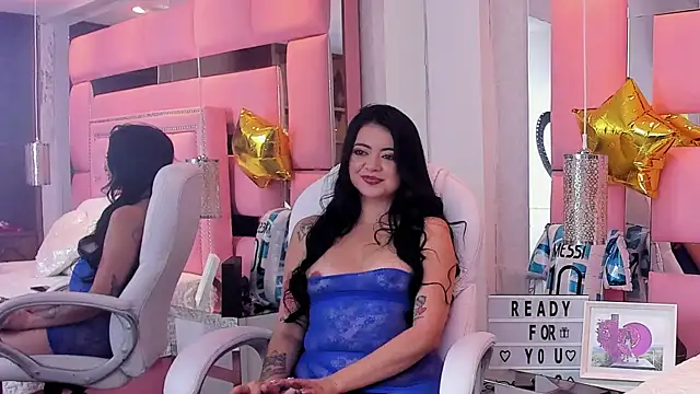 Snapshot of LeilaScott chatting on 06.20.26 LeilaScott online show from 06.20.26
