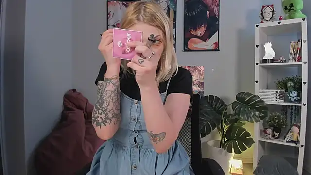 Snapshot of avatarweek chatting on 04.12.26 avatarweek online show from 04.12.26