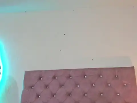Snapshot of laurenlaine chatting on 04.17.26 laurenlaine online show from 04.17.26
