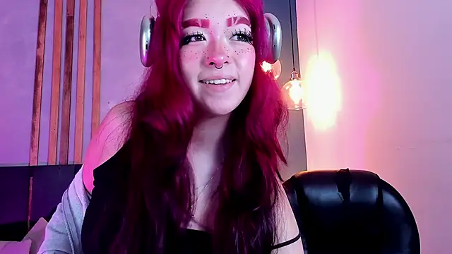 Snapshot of Leah_cherry chatting on 06.09.26 Leah cherry online show from 06.09.26