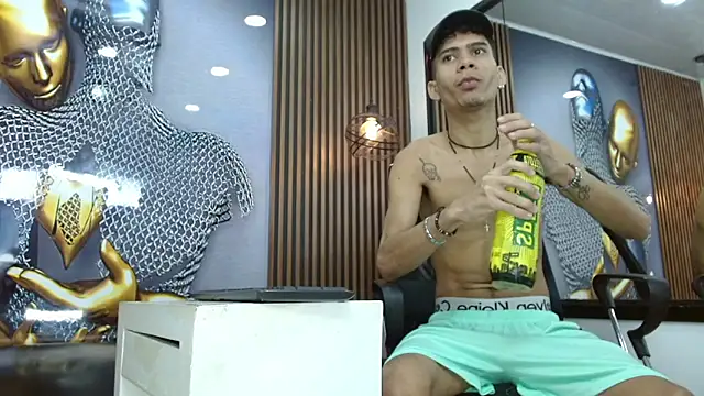 Snapshot of Skinny_cute_Alyer chatting on 04.18.26 Skinny cute Alyer online show from 04.18.26