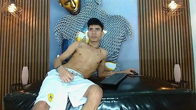 Snapshot of Skinny_cute_Alyer chatting on 04.25.26 Skinny cute Alyer online show from 04.25.26