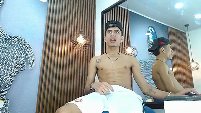 Snapshot of Skinny_cute_Alyer chatting on 04.28.26 Skinny cute Alyer online show from 04.28.26