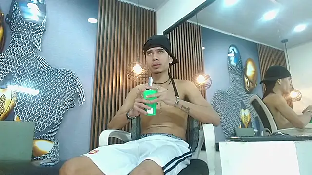 Snapshot of Skinny_cute_Alyer chatting on 05.05.26 Skinny cute Alyer online show from 05.05.26