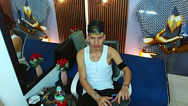 Snapshot of Skinny_cute_Alyer chatting on 05.26.26 Skinny cute Alyer online show from 05.26.26