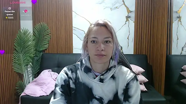 Snapshot of alonddra_tay chatting on 07.14.26 alonddra tay online show from 07.14.26