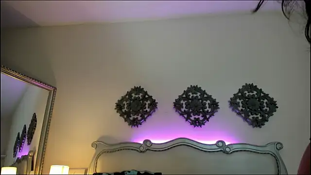 Coraline Saenz online show from 04.14.26