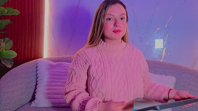 Snapshot of giigii_hadidd chatting on 04.10.26 giigii hadidd online show from 04.10.26