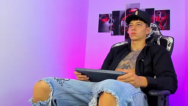 Snapshot of eithan_boy_ chatting on 06.18.26 eithan boy online show from 06.18.26