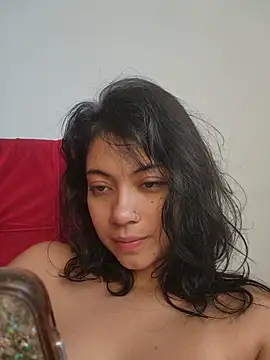 Snapshot of NefertitiXO chatting on 05.03.26 NefertitiXO online show from 05.03.26