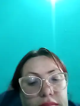 Snapshot of carolinhe26 chatting on 04.16.26 carolinhe26 online show from 04.16.26