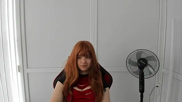 Snapshot of Caroline_cutte chatting on 06.18.26 Caroline cutte online show from 06.18.26