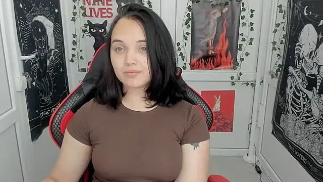 Snapshot of Caroline_cutte chatting on 07.21.26 Caroline cutte online show from 07.21.26