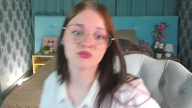 Emilly Hiil online show from 05.18.26