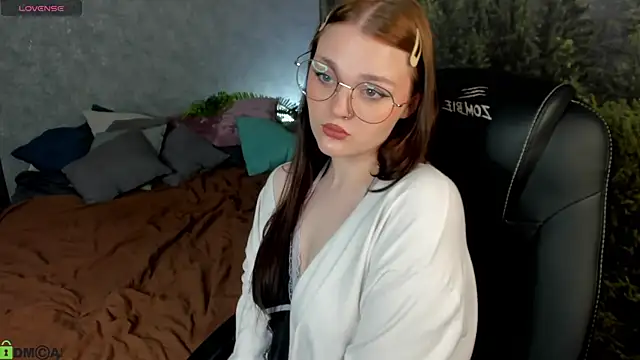 Emilly Hiil online show from 05.21.26