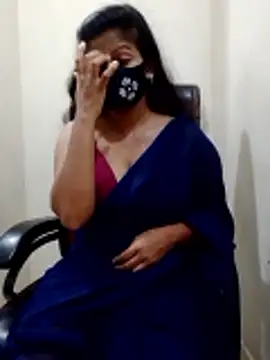 Snapshot of black-woman chatting on 04.14.26 black-woman online show from 04.14.26