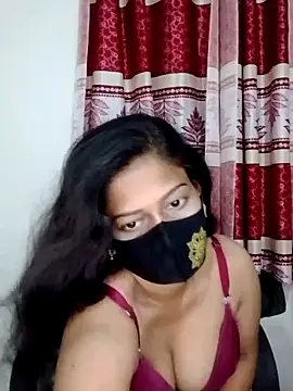 Snapshot of black-woman chatting on 04.16.26 black-woman online show from 04.16.26