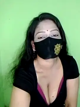 Snapshot of black-woman chatting on 04.19.26 black-woman online show from 04.19.26