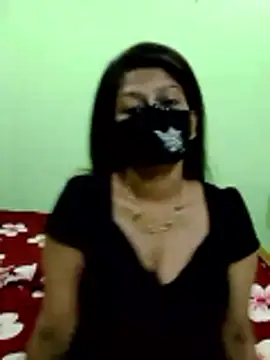 Snapshot of black-woman chatting on 05.14.26 black-woman online show from 05.14.26
