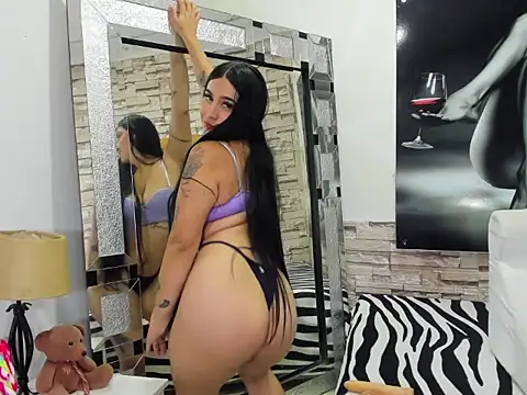 Snapshot of SamiBigAss chatting on 04.15.26 SamiBigAss online show from 04.15.26
