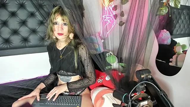 Snapshot of Lucy_Jade chatting on 05.14.26 Lucy Jade online show from 05.14.26
