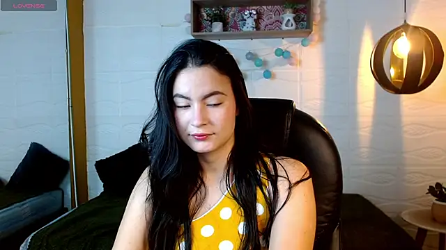 Snapshot of rosaleia_ chatting on 05.24.26 rosaleia online show from 05.24.26