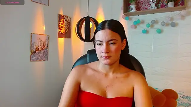 Snapshot of rosaleia_ chatting on 06.25.26 rosaleia online show from 06.25.26