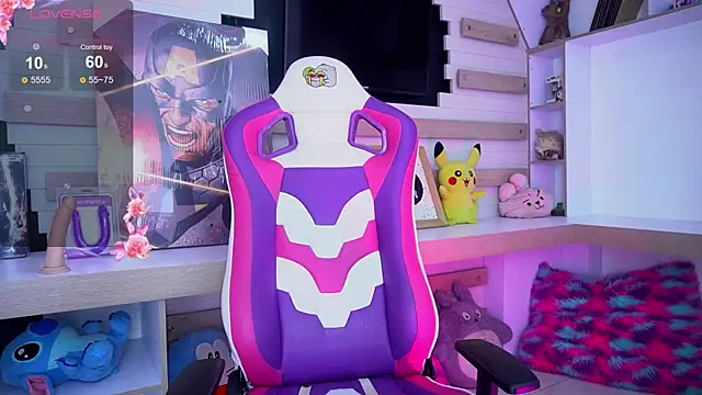 Snapshot of IvyLuxe_ chatting on 04.11.26 IvyLuxe online show from 04.11.26