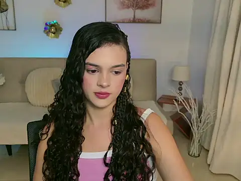 Snapshot of MaraVelvett chatting on 04.28.26 MaraVelvett online show from 04.28.26