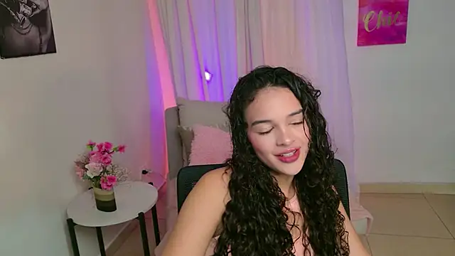 Snapshot of MaraVelvett chatting on 05.18.26 MaraVelvett online show from 05.18.26