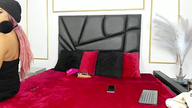 Snapshot of Flor_pink chatting on 04.15.26 Flor pink online show from 04.15.26