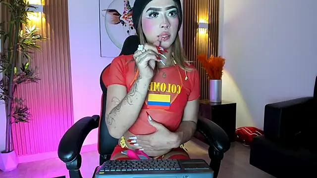 Snapshot of Flor_pink chatting on 06.18.26 Flor pink online show from 06.18.26