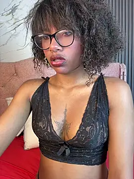 Snapshot of Morena-fire chatting on 04.11.26 Morena-fire online show from 04.11.26