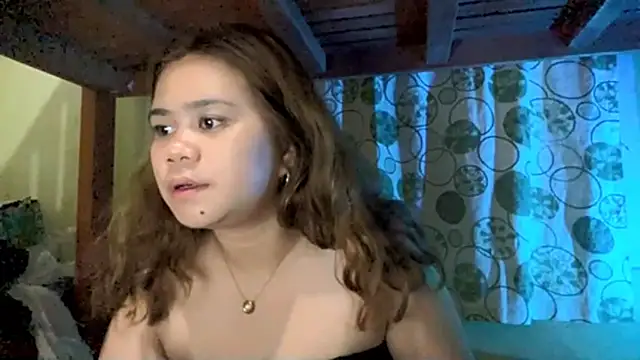 Snapshot of ElodiaSebourn chatting on 04.13.26 ElodiaSebourn online show from 04.13.26