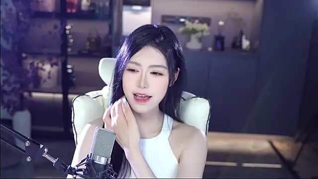 Snapshot of Seraphinei chatting on 05.24.26 Seraphinei online show from 05.24.26