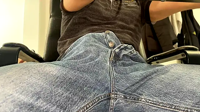 cumnerd00 online show from 04.12.26