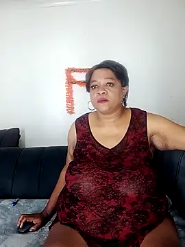 Snapshot of BUSTYQUEEN56_ chatting on 04.15.26 BUSTYQUEEN56 online show from 04.15.26