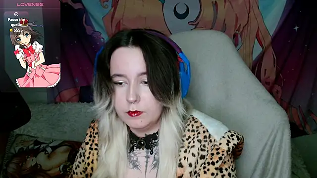 Snapshot of mirabite_ chatting on 04.13.26 mirabite online show from 04.13.26