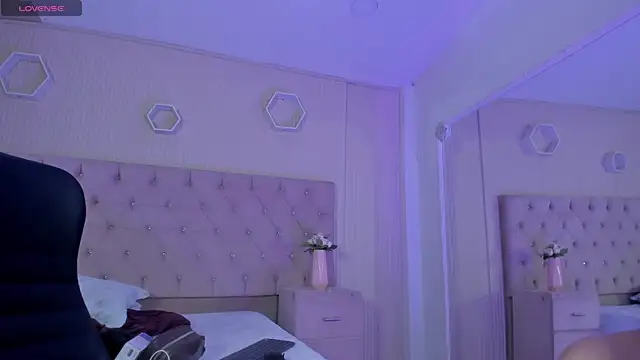 DeboraCopper  online show from 04.16.26