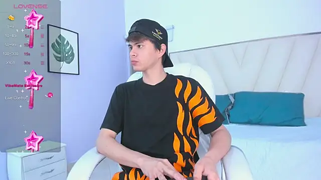 Snapshot of Angel_wish_ chatting on 04.28.26 Angel wish online show from 04.28.26