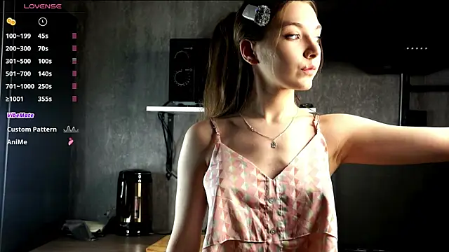 Snapshot of AuraLune__ chatting on 04.19.26 AuraLune online show from 04.19.26
