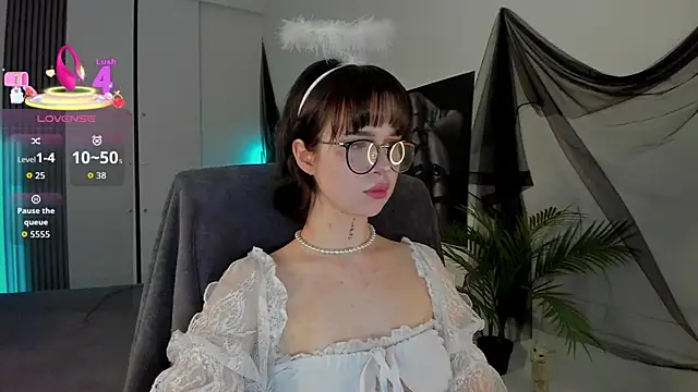 Snapshot of RisoSweet chatting on 05.26.26 RisoSweet online show from 05.26.26